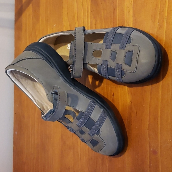 SureFit Orthotic/Therapeutic Shoes - Picture 2 of 3